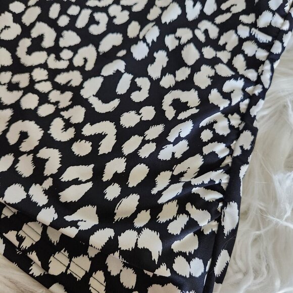 Land's End Women's Tankini Top Size 6 Halter Back Padded Animal Print Black Swim - Picture 7 of 10